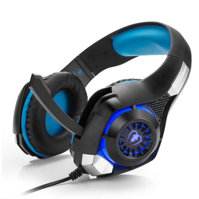 Comfortable gaming headset with braided cable and deep bass audio